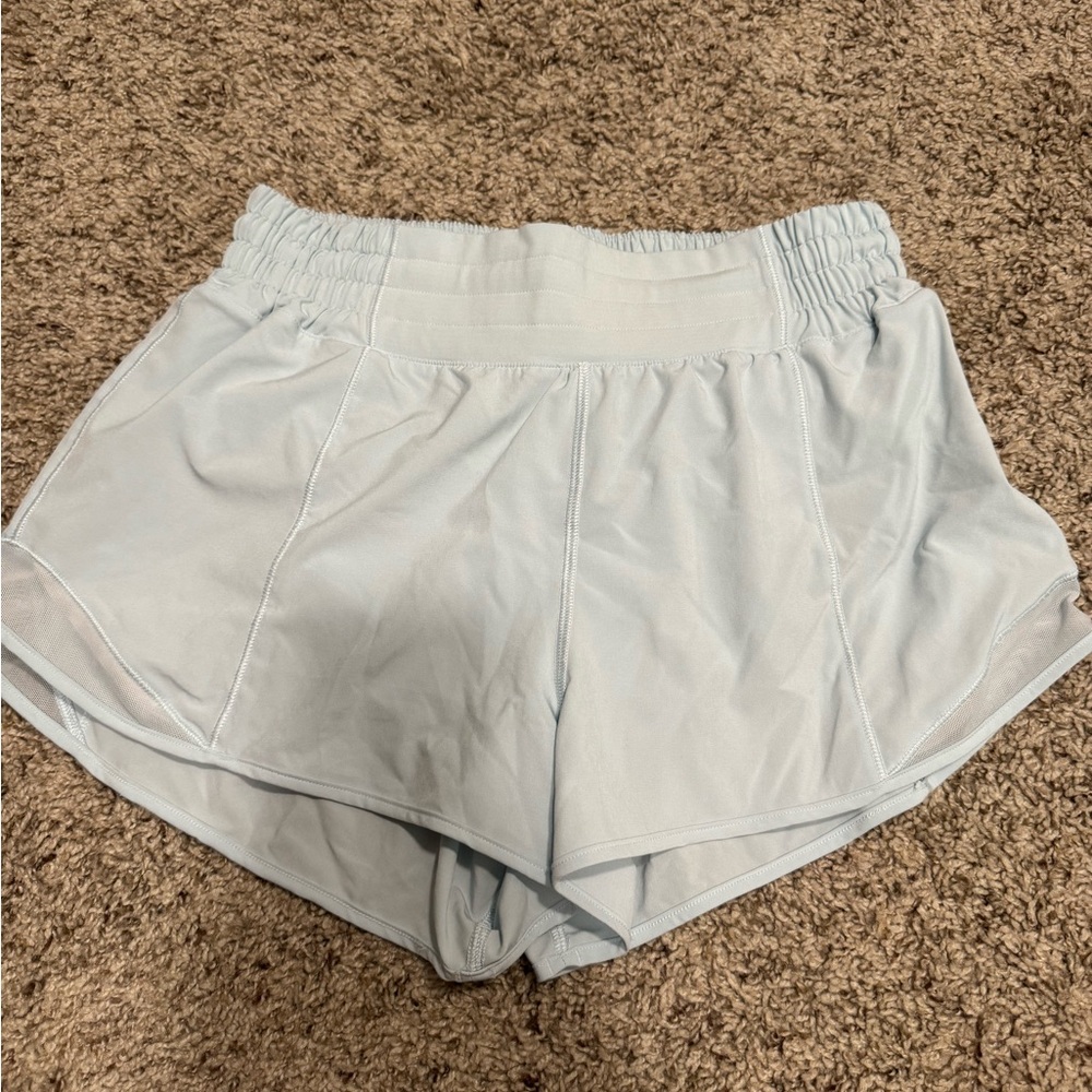 Lululemon hotty hot HR 2.5” short in powder blue - size 6